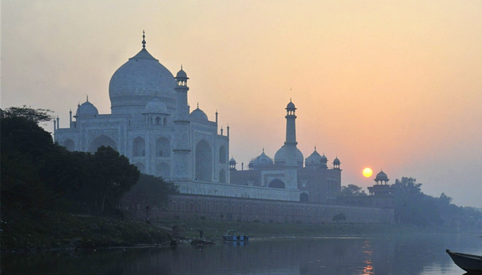 सरकार की नई पहल: ताज महल के के पास तक नहीं ले जा पाएंगे प्लास्टिक Bottel
