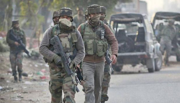 जम्मू एवं कश्मीर : ग्रेनेड हमले में 4 पुलिसकर्मी सहित 12 घायल