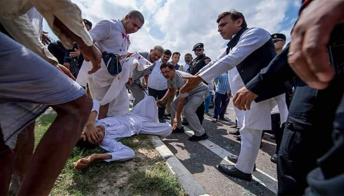 साधुओं के मदद में अखिलेश यादव ने दिखायी तत्परता, फ्लीट की गाड़ी से पहुंचावाया अस्पताल