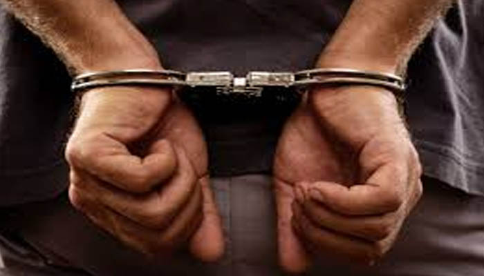 आगरा के पूर्व डीएम के खिलाफ भ्रष्टाचार के तीन मामले दर्ज, गिरफ्तार