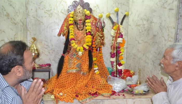 इस मंदिर में ईंट से बदलती है किस्मत, नहीं बुझती कभी अखंड ज्योत