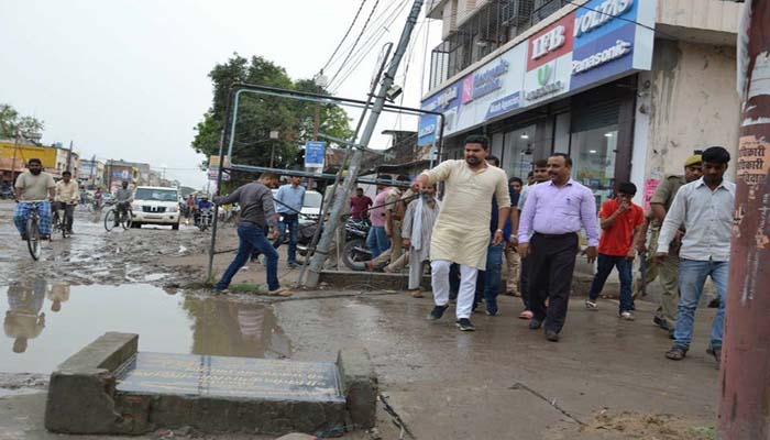 बीजेपी सांसद ने दी थी धरने की धमकी, बारिश ने खोल दी प्रशासन की पोल