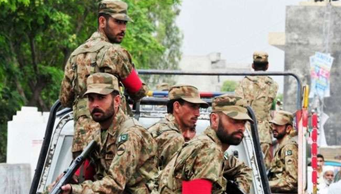 पाकिस्तान चुनाव: संगीनों के साए में बूथ, गड़बड़ी करने वालों पर निगाह रखेगी सेना