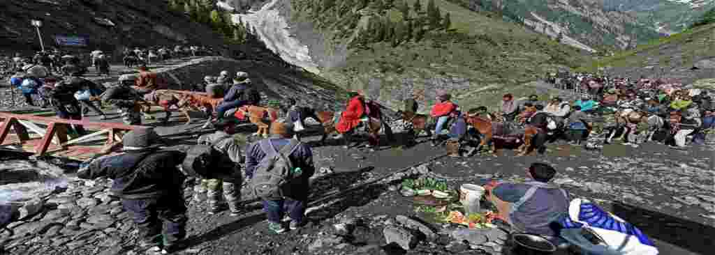 जम्मू-कश्मीर: श्रीनगर राजमार्ग लगातार दूसरे दिन बंद, रवाना नहीं हो पाया यात्रियों का जत्था
