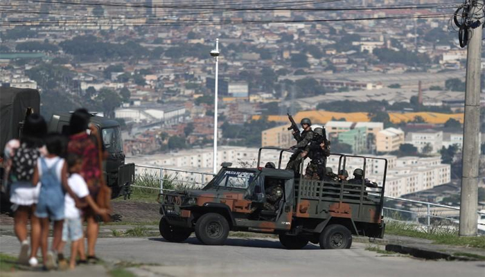 रियो में सैन्य कार्रवाई में 2 सैनिक, 5 नागरिक मारे गए
