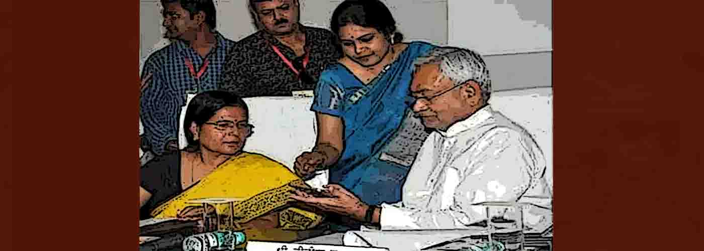 बिहार शेल्टर होम रेप केस: मंत्री मंजू वर्मा का इस्तीफा, पति पर लटकी तलवार