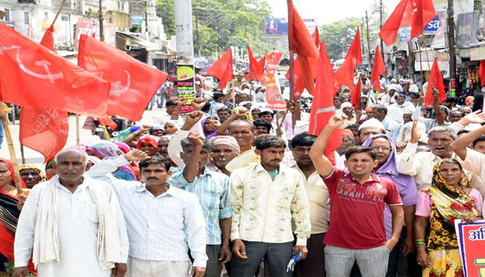 देवरिया कांड: सपा -कांग्रेस ने किया प्रदर्शन, बीजेपी के इस नेता का मांगा इस्तीफा