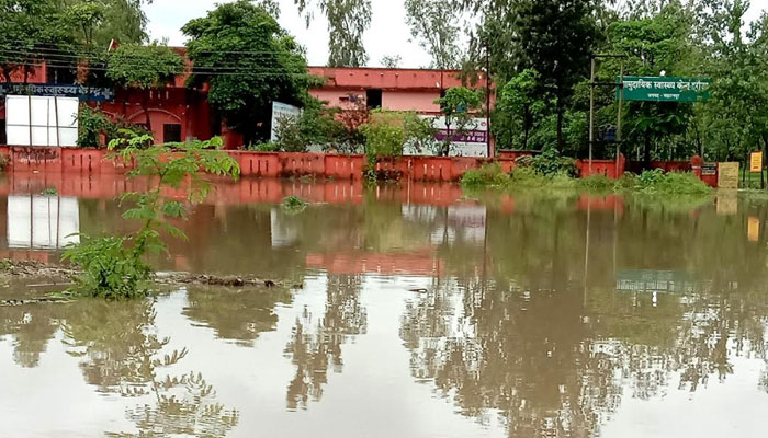 सहारनपुर: हिंडन और ढमोला नदी ने बरपाया कहर, कई इलाकों में बाढ़