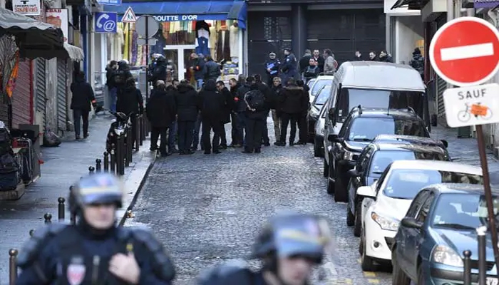 पेरिस में राहगीरों पर चाकू से हमले में 7 घायल