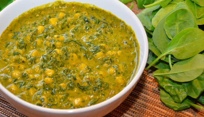 VIDEO: अब घर पर इस तरह बनाएं Corn Palak Paneer Masala