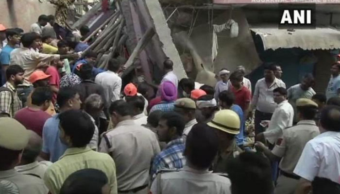 दिल्ली में तीन मंजिला इमारत जमींदोज, 5 की मौत, 3 लोग गंभीर रूप से घायल