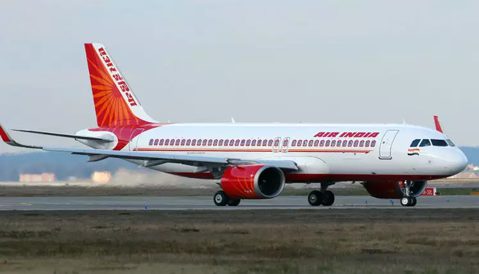 मुंबई: एयर इंडिया के विमान से नीचे गिरी एयर होस्टेस