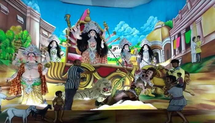 गोरखपुर: विशेष पूजा -अर्चना के बाद खोले गये देवी के पट, मां दुर्गा की 3D मूर्ति बनी हुई है आकर्षण का केंद्र