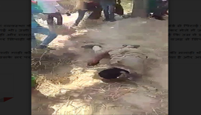 वीडियो: मेले में तैनात सिपाही की युवक ने उसी के डंडे से की पिटाई