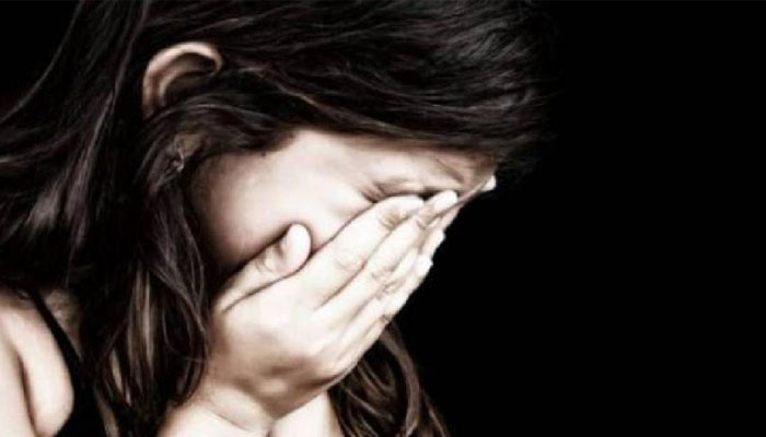 यूपी में खाकी फिर हुई शर्मसार, सिपाही पर लगा 13 साल की बच्ची से रेप का आरोप
