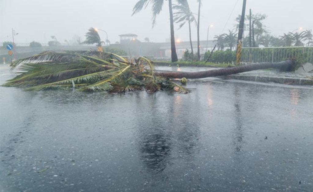 भयावह तूफान तितली ने ओडिशा, आंध्र को पार किया, तीन लाख प्रभावित