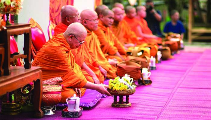 थाईलैंड के बौद्ध भिक्षु मोटापे से परेशान, अब वजन घटाने के लिए कर रहे डाइटिंग