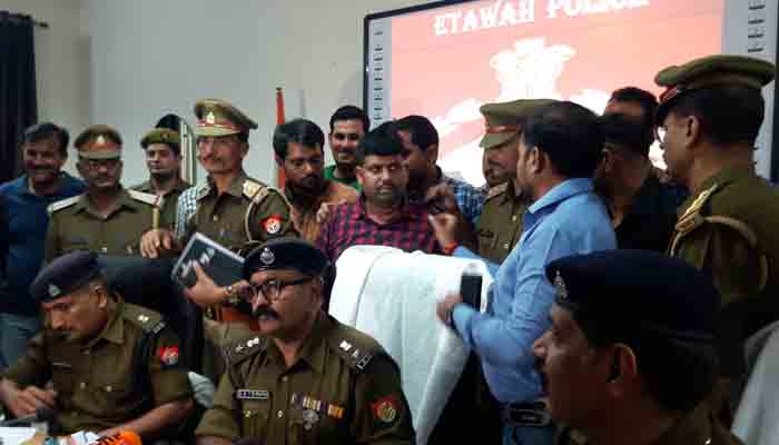 फर्जी IPS बनकर लोगों से ठगे लाखों, पुलिस के सामने बयां की असलियत