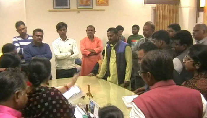 कानपुर -75 पार्षदों ने महापौर को सामूहिक रूप से इस्तीफा सौपा