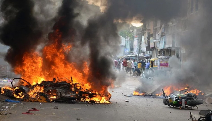घाटी में लगातार दूसरे दिन बंद के दौरान हिंसा, लोगों ने सुरक्षाबलों पर किया पथराव