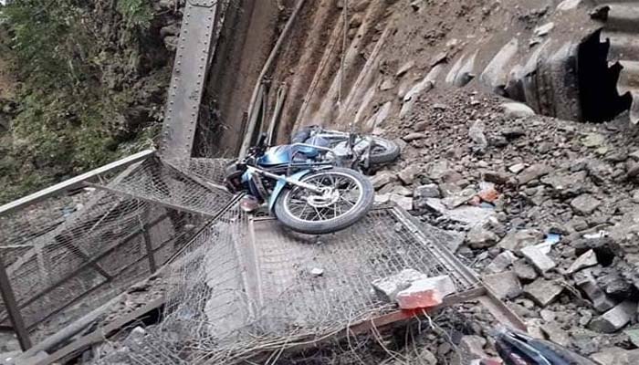 देहरादून: 115 साल पुराना पुल ढहने से 2 की मौत, 3 घायल