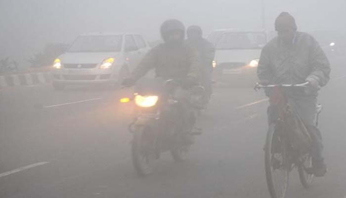 दिल्ली में रिकॉर्ड तोड़ रही ठंड, 2.6 डिग्री तक गिरा तापमान