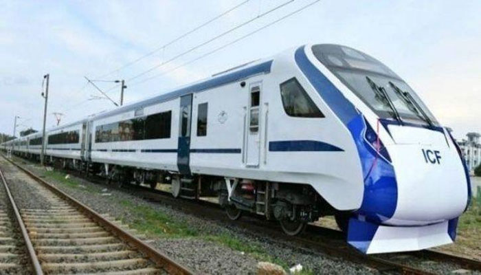हाईस्पीड: बिना इंजन वाली ट्रेन 18 दिल्ली से वाराणसी चलाने की तैयारी, PM दिखाएंगे हरी झंडी