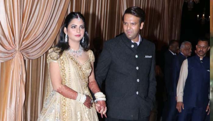 मुंबई : ईशा अंबानी और आनंद पीरामल की शादी का रिसेप्शन