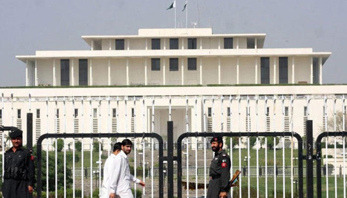 पाक: इमरान खान ने आम जनता के लिये खोले राष्ट्रपति भवन के दरवाजे