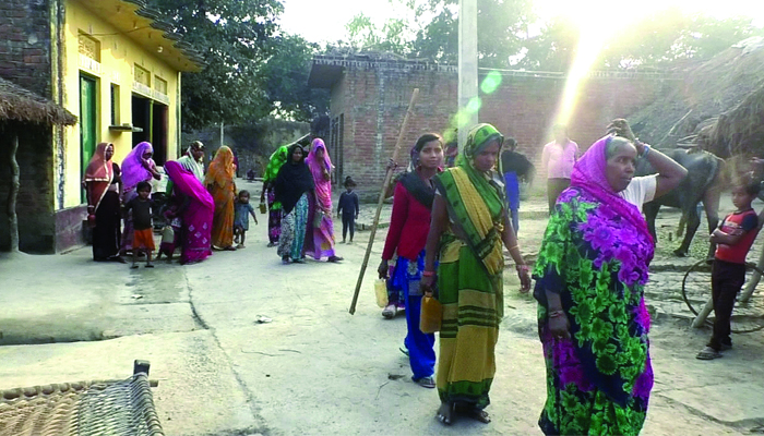 शौचालय न होने से शाहजहांपुर के इस गांव में टूट जाती है शादी