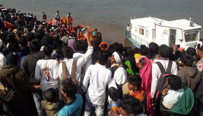 महाराष्ट्र: नर्मदा नदी में नाव पलटने से 6 की मौत, कई लोग लापता, तलाशी जारी