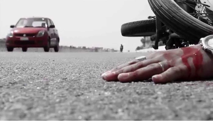 मध्य प्रदेश : उज्जैन में कार और वैन में भिड़ंत, तीन बच्चों समेत 12 की मौत