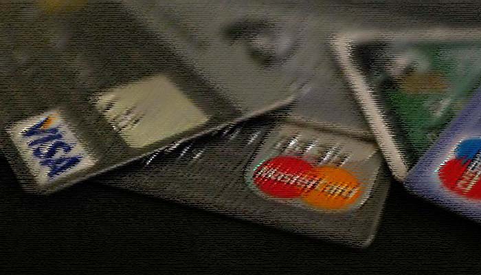 जरा संभल कर करें ATM इस्तेमाल, नहीं तो टूट सकता है आपका कार्ड