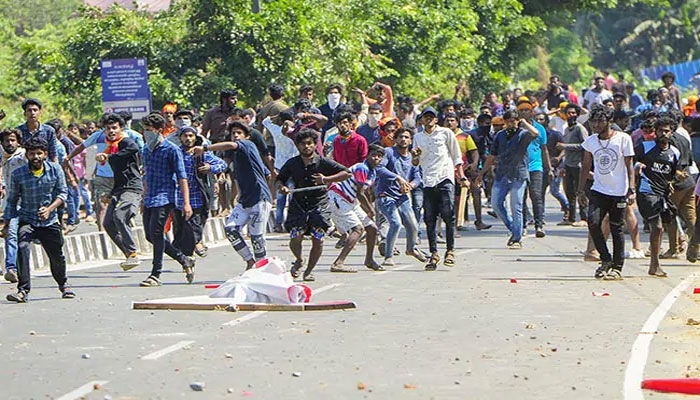 सबरीमाला विवाद: BJP- सीपीएम नेताओं के घर बम से हमला, हिंसा में 1700 से ज्यादा गिरफ्तार
