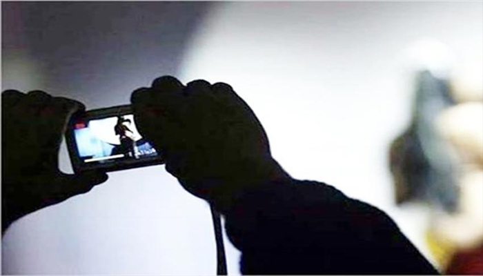 एडिट कर छात्रा का अश्लील फोटो और पिता का मोबाइल नंबर सोशल मीडिया पर किया वायरल