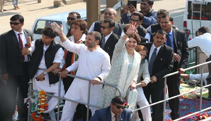 देखें राहुल-प्रियंका के रोड़ शो की चुनिंदा तस्वीरें