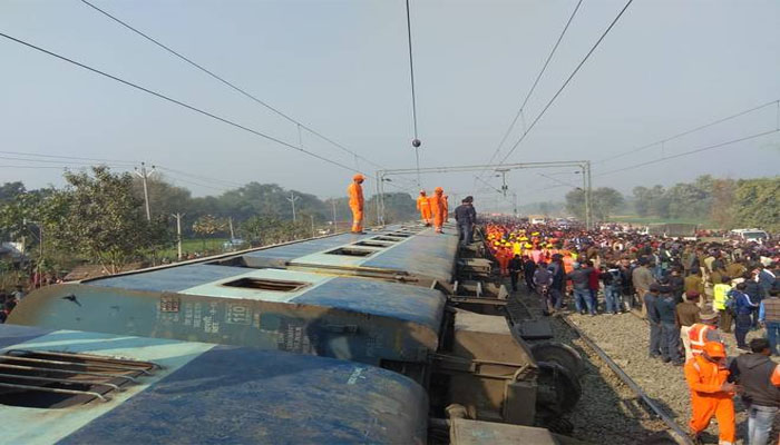 प्रयागराज: रेलवे पटरी टूटी, चालक की सूझबूझ से टला बड़ा हादसा