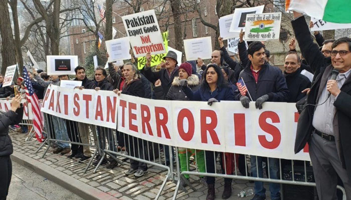 अमेरिका: पुलवामा हमले के विरोध में पाकिस्तानी दूतावास पर भारतीयों का प्रदर्शन