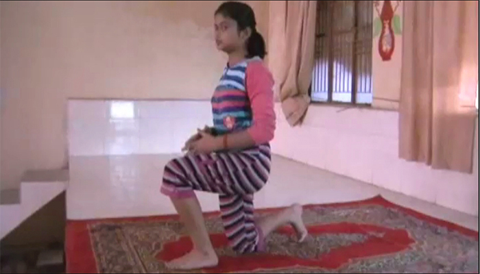 मिलिए 8 साल की इस नन्ही योग गुरु से, 84 आसनों में हासिल है महारत
