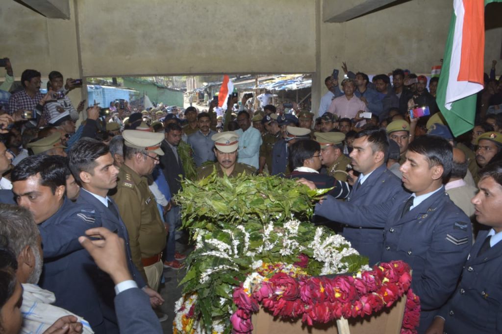 कानपुर: शहीद दीपक पांडेय को नम आंखों से दी गई अंतिम विदाई