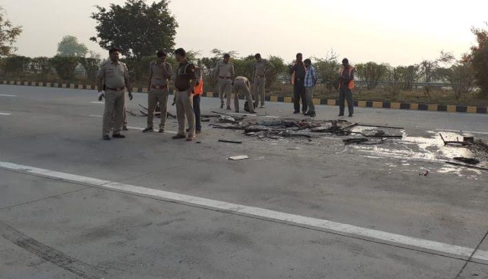 यमुना एक्सप्रेस-वे पर बस-ट्रक की भिड़ंत: 8 की मौत, 30 घायल, CM ने जताया शोक