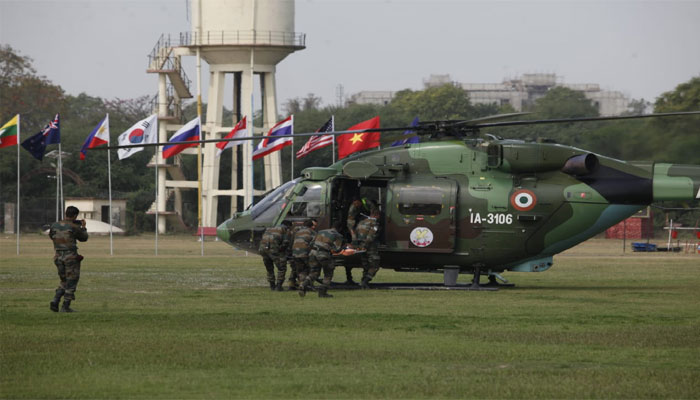 तस्वीरों में देखिए आपदाग्रस्त लोगों की मदद के लिए उतरे सेना के एमआई और एडवांस लाइट हेलीकॉप्टर