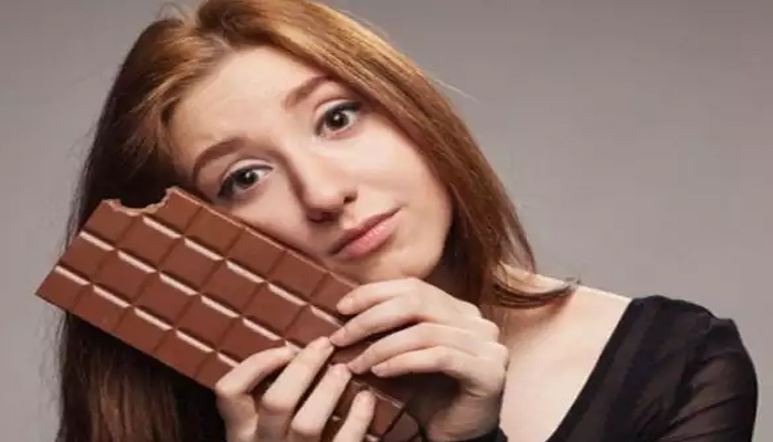 चॉकलेट व स्नैक्स खाकर भी कर सकते हैं वजन कंट्रोल, जानिए कैसे?