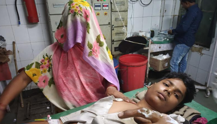 शाहजहांपुर: करंट की चपेट में आने से छात्र झुलसा, अस्पताल में भर्ती