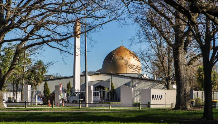 न्यूजीलैंड में क्राइस्टचर्च की मुख्य मस्जिद में गोलीबारी के बाद , दुबारा अदा हुई नमाज