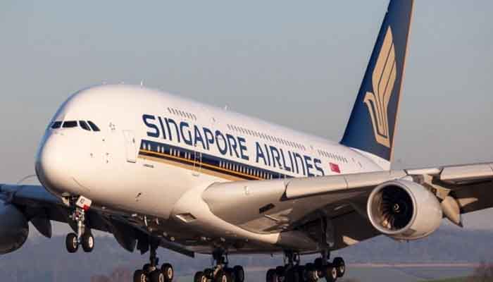 मुंबई से सिंगापुर जा रहे विमान में बम होने की सूचना मिली