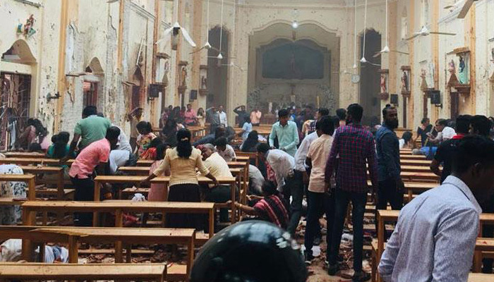 श्रीलंका में कोलंबो से 40 किलोमीटर दूर पुगोडा शहर में धमाके सुने गए
