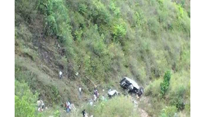 हिमाचल प्रदेश खाई में गिरी बस, 12 लोगों की मौत,30 से ज्यादा घायल