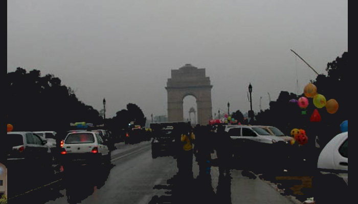 दिल्ली में हुई हल्की बारिश, मौसम हुआ खुशनुमा
