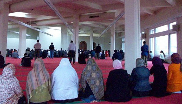 इस्लाम में महिलाओं के मस्जिद जाने पर रोक नहीं : दंपति